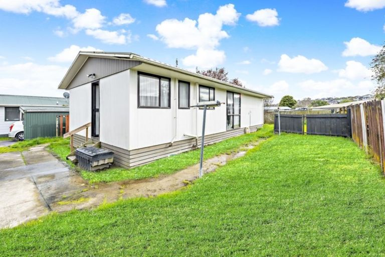 Photo of property in 2/2 Jack Farrell Place, Papakura, 2110