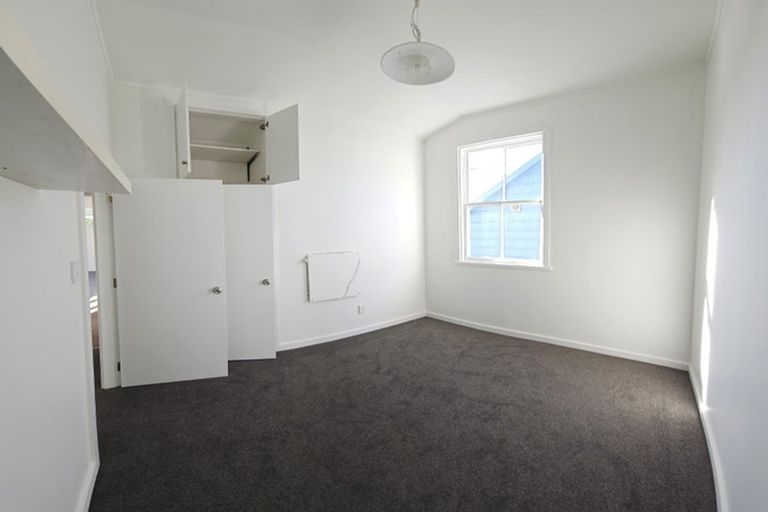 Photo of property in 16 Edinburgh Terrace, Berhampore, Wellington, 6023