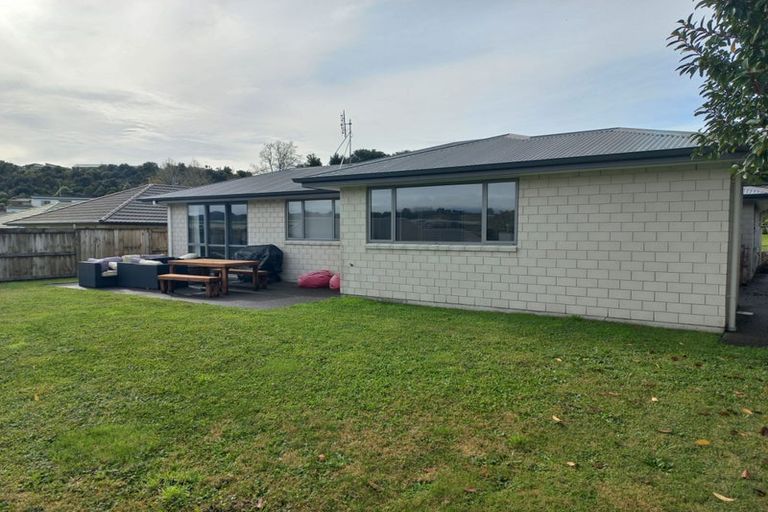 Photo of property in 16 Rochfort Crescent, Pyes Pa, Tauranga, 3112