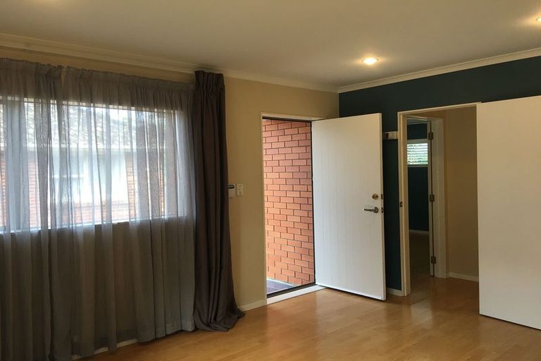 Photo of property in 22 Lynden Avenue, Hillcrest, Auckland, 0627