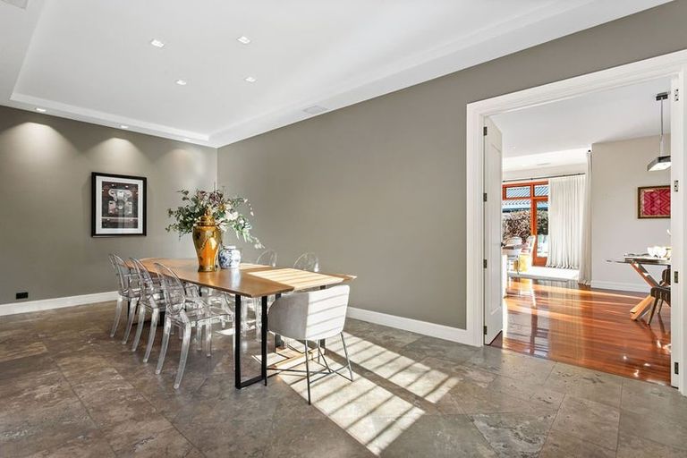 Photo of property in 118 Straven Road, Fendalton, Christchurch, 8014