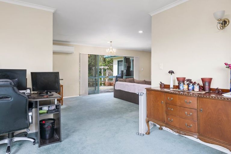 Photo of property in 30 Capricorn Place, Kawaha Point, Rotorua, 3010