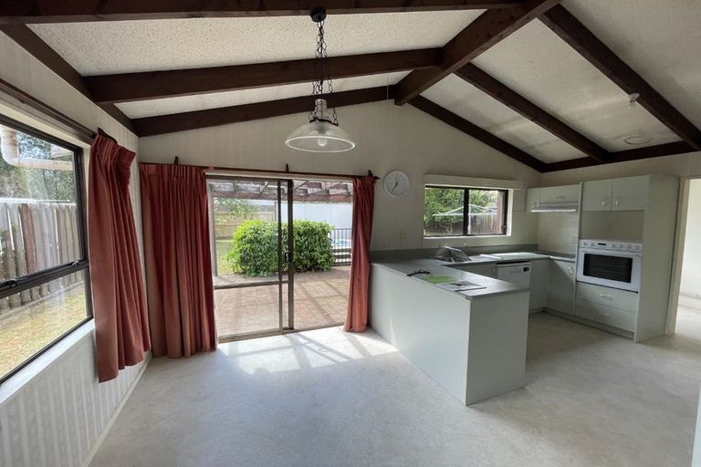 Photo of property in 8 Zenith Place, Conifer Grove, Takanini, 2112