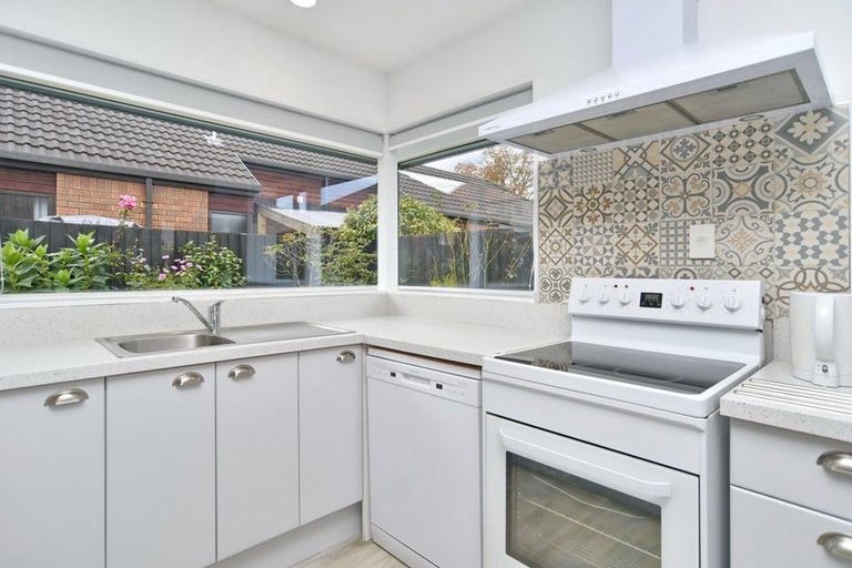 Photo of property in 2/43 Kedleston Drive, Avonhead, Christchurch, 8042