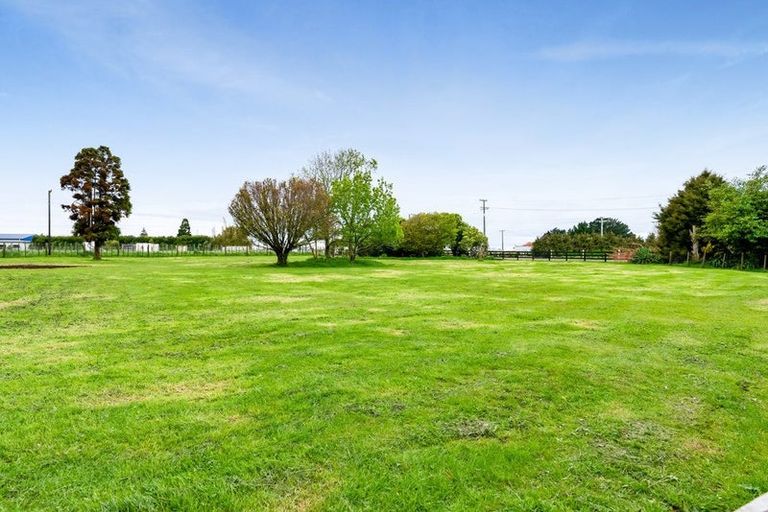 Photo of property in 116 Paraite Road, Paraite, New Plymouth, 4373