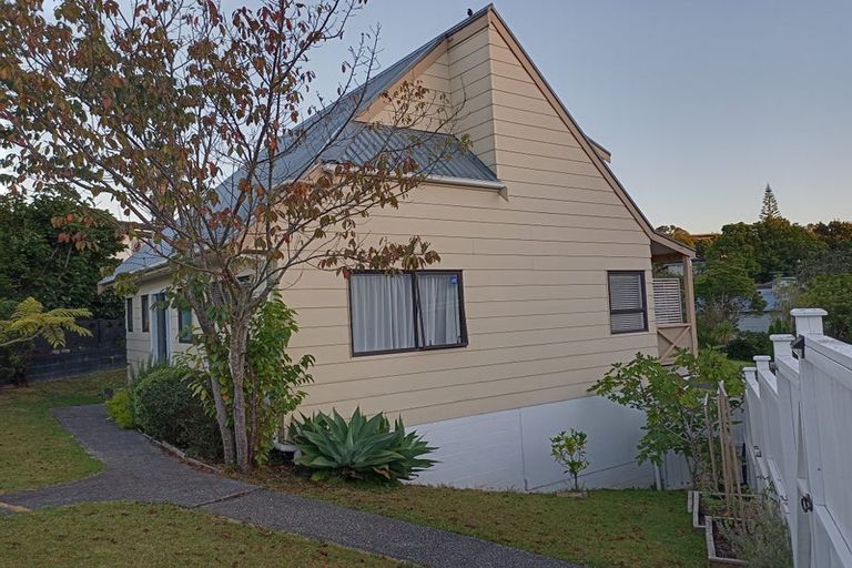 Photo of property in 2/37 Alexander Avenue, Torbay, Auckland, 0630