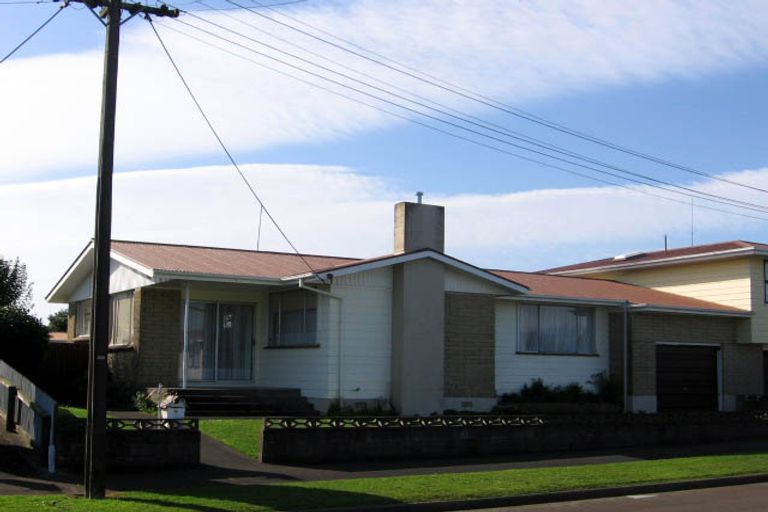 Photo of property in 2 Nairn Crescent, Awapuni, Palmerston North, 4412