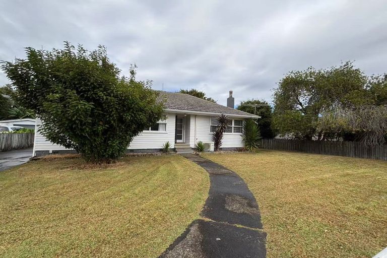 Photo of property in 6 Hereford Street, Te Atatu Peninsula, Auckland, 0610
