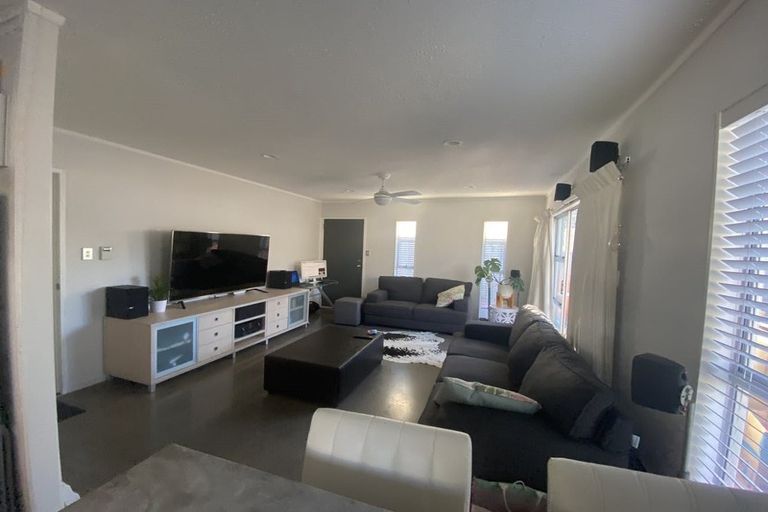 Photo of property in 1/57 Hattaway Avenue, Bucklands Beach, Auckland, 2012
