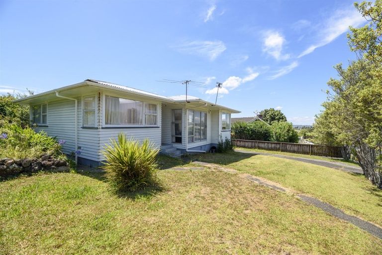 Photo of property in 6 Harmel Road, Glendene, Auckland, 0602