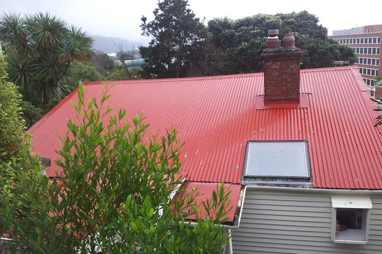 Photo of property in 66 Kelburn Parade, Kelburn, Wellington, 6012