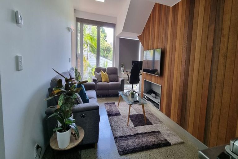 Photo of property in 2/83 Hinemoa Street, Birkenhead, Auckland, 0626