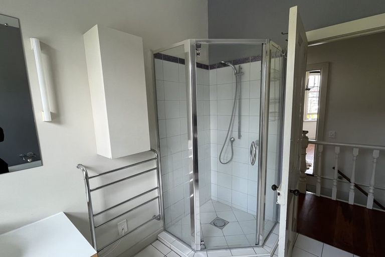 Photo of property in 14 Edge Hill, Mount Victoria, Wellington, 6011