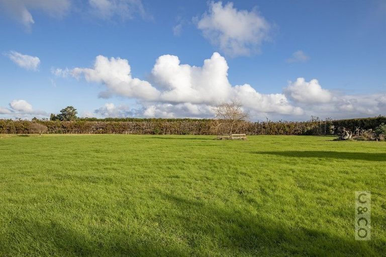 Photo of property in 138 Taupaki Road, Taupaki, 0782