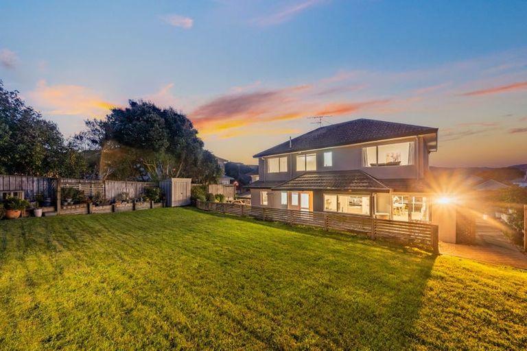 Photo of property in 12 Lanyon Place, Whitby, Porirua, 5024