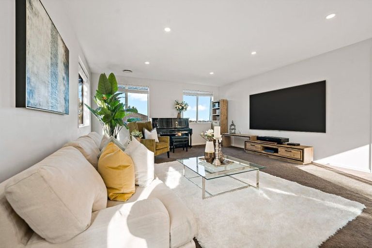 Photo of property in 52 Corricvale Way, Northcross, Auckland, 0630