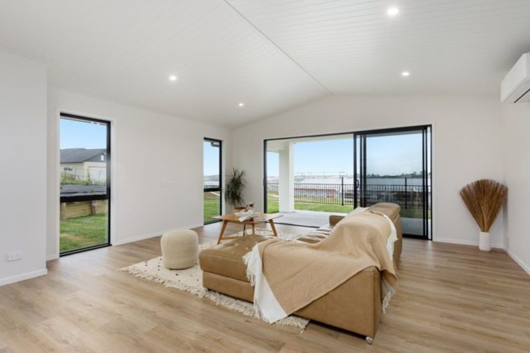 Photo of property in 4 Manotini Way, Pyes Pa, Tauranga, 3112