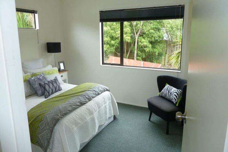 Photo of property in 1/44 Fields Parade, Oteha, Auckland, 0632