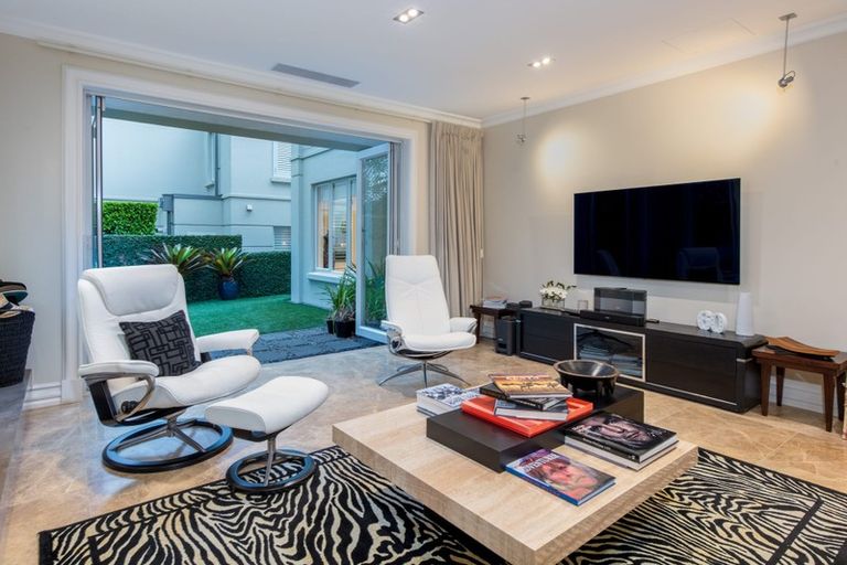 Photo of property in 14a Gibbons Road, Takapuna, Auckland, 0622