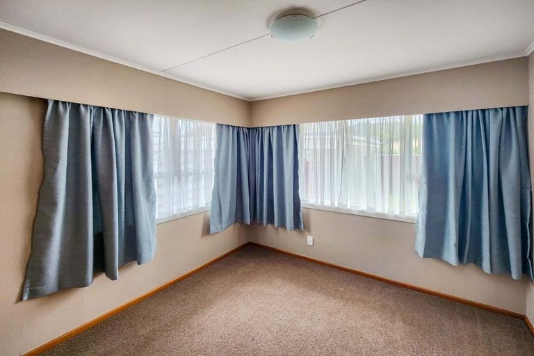 Photo of property in 2 Ferretti Grove, Avalon, Lower Hutt, 5011