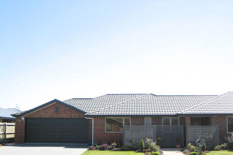 Photo of property in 14 Coolspring Way, Redwood, Christchurch, 8051