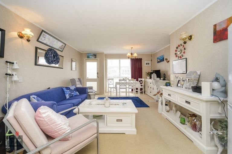 Photo of property in 5 Herbert Avenue, Cloverlea, Palmerston North, 4412