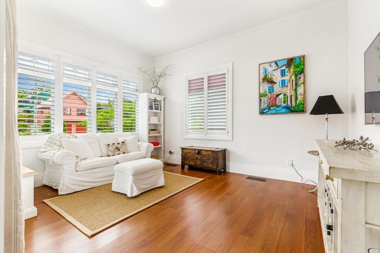 Photo of property in 1/2 Merwood Lane, Devonport, Auckland, 0624