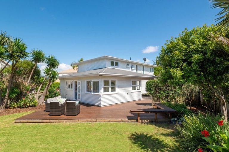 Photo of property in 22 Eversleigh Road, Belmont, Auckland, 0622