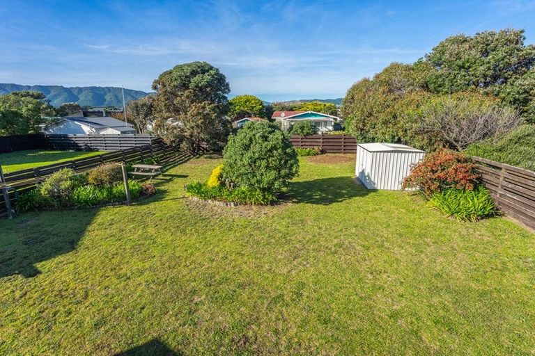 Photo of property in 114 Field Way, Waikanae Beach, Waikanae, 5036