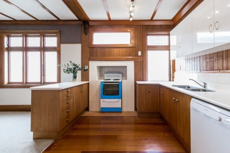 Photo of property in 78 Napier Terrace, Hospital Hill, Napier, 4110