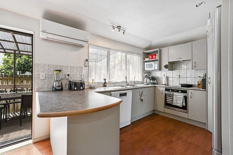 Photo of property in 26a Woodstock Road, Forrest Hill, Auckland, 0620