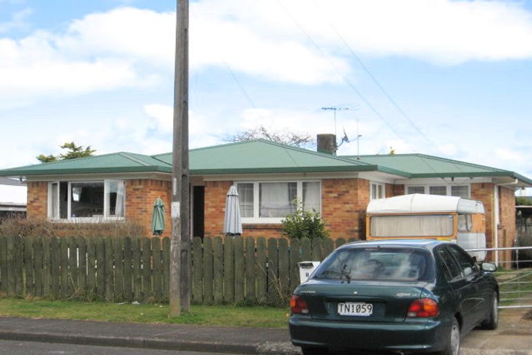 Photo of property in 11 Salas Place, Papakura, 2110