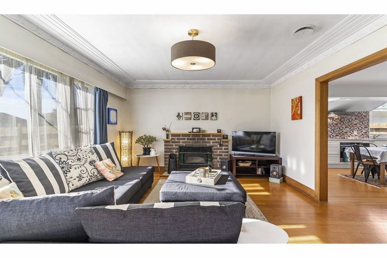 Photo of property in 10 Lloyd Avenue, Papatoetoe, Auckland, 2025