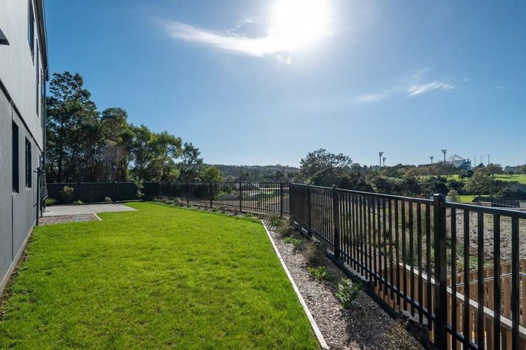 Photo of property in 3/7 Parapara Place, Albany, 0632