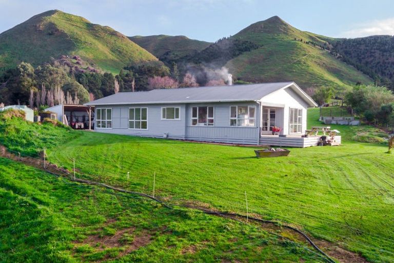 Photo of property in 400 Te Kakapo Valley Road, Dannevirke, 4978
