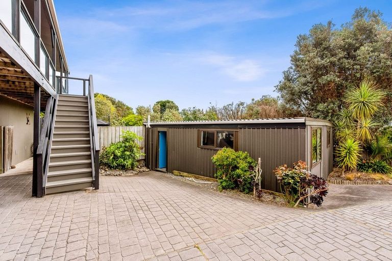 Photo of property in 4 Pine Ridge Terrace, Waikanae Beach, Waikanae, 5036