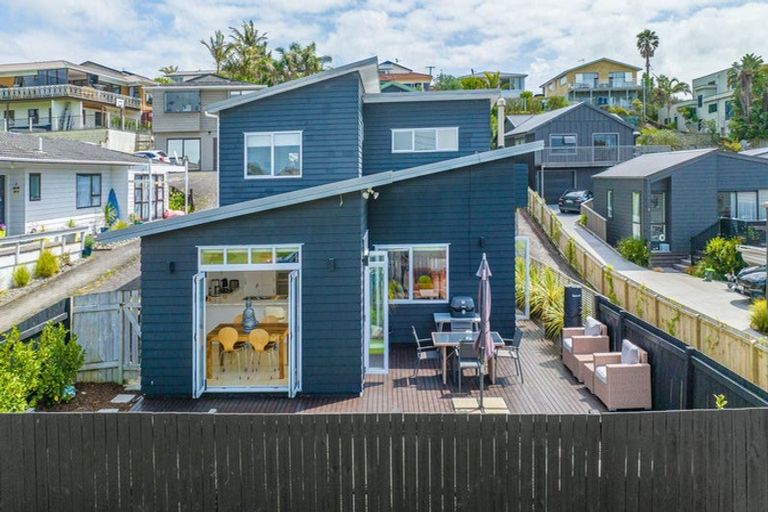 Photo of property in 11 William Bayes Place, Red Beach, 0932