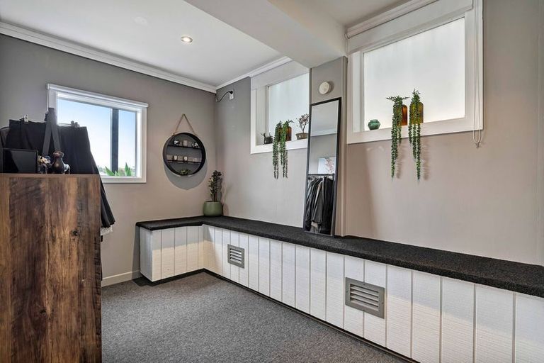 Photo of property in 116 Omata Road, Marfell, New Plymouth, 4310