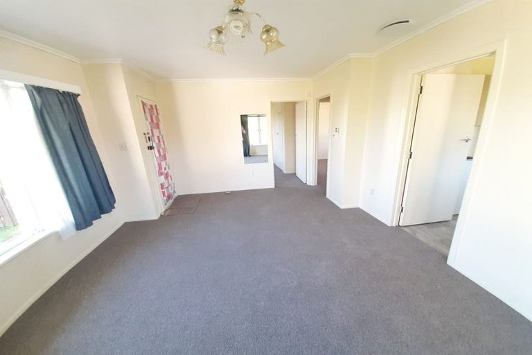 Photo of property in 2/27 Exmouth Road, Northcote, Auckland, 0627