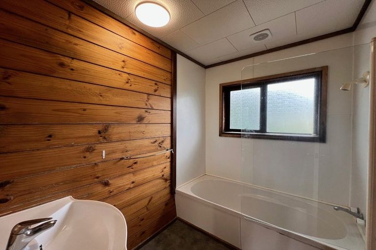 Photo of property in 1/286 Wairau Road, Glenfield, Auckland, 0629