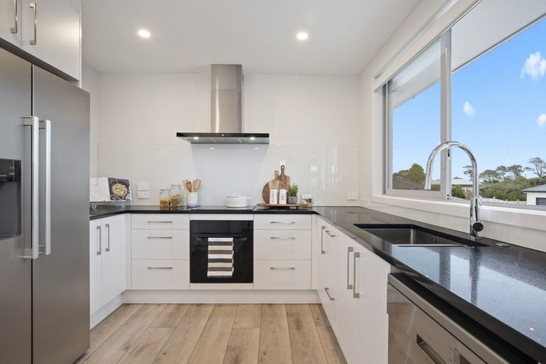 Photo of property in 11 Waikohi Avenue, Glenbrook, Waiuku, 2681