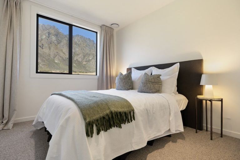 Photo of property in 28 Cunninghams Drive, Jacks Point, Queenstown, 9371