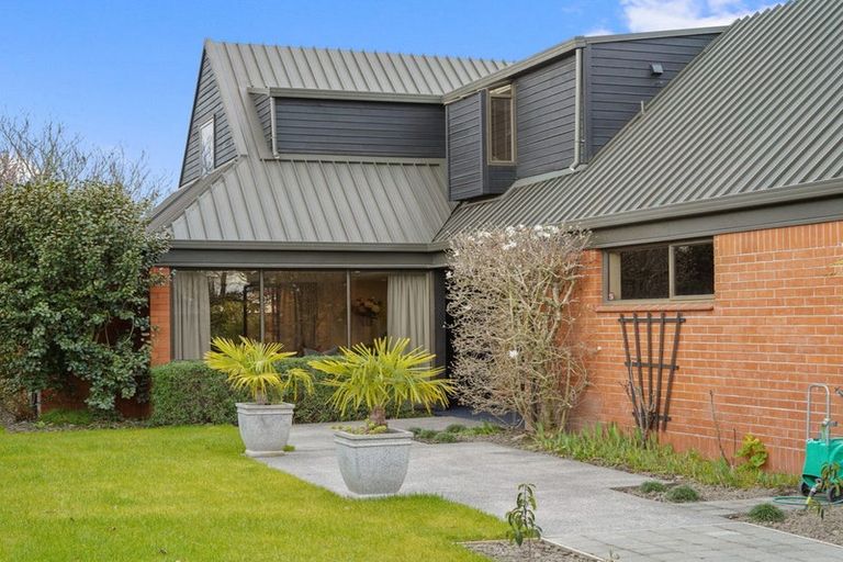 Photo of property in 10 Thurlestone Place, Burnside, Christchurch, 8053