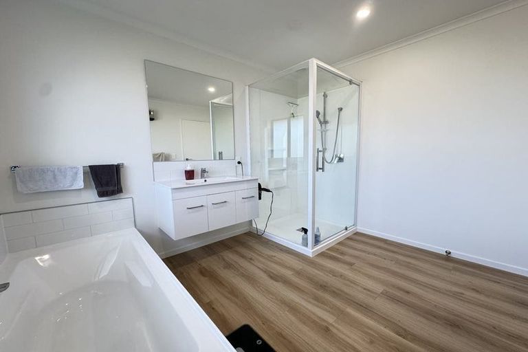 Photo of property in 1 North Foreland Street, Waihola, Milton, 9073