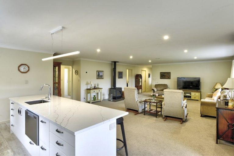 Photo of property in 74 Feist Street, Carterton, 5713