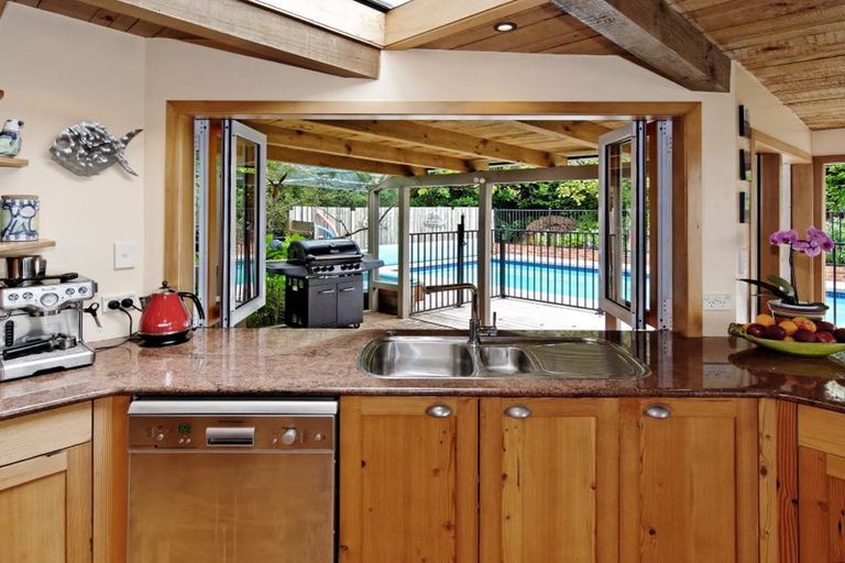 Photo of property in 10 Kohu Road, Titirangi, Auckland, 0604