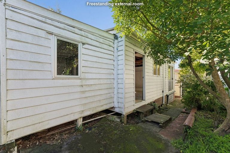 Photo of property in 13 Ward Crescent, Te Atatu Peninsula, Auckland, 0610