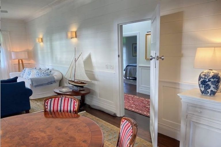 Photo of property in 13 Robertson Street, Russell, 0202