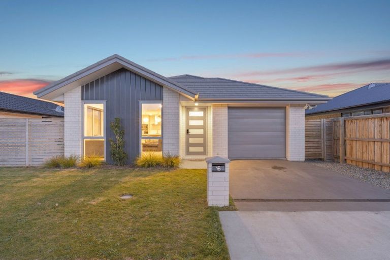 Photo of property in 16 Croydon Street, Woodend, 7610