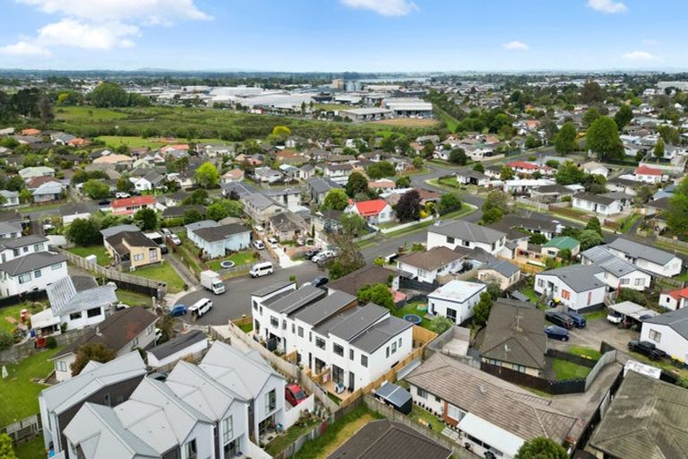 Photo of property in 12c Massine Place, Randwick Park, Auckland, 2105
